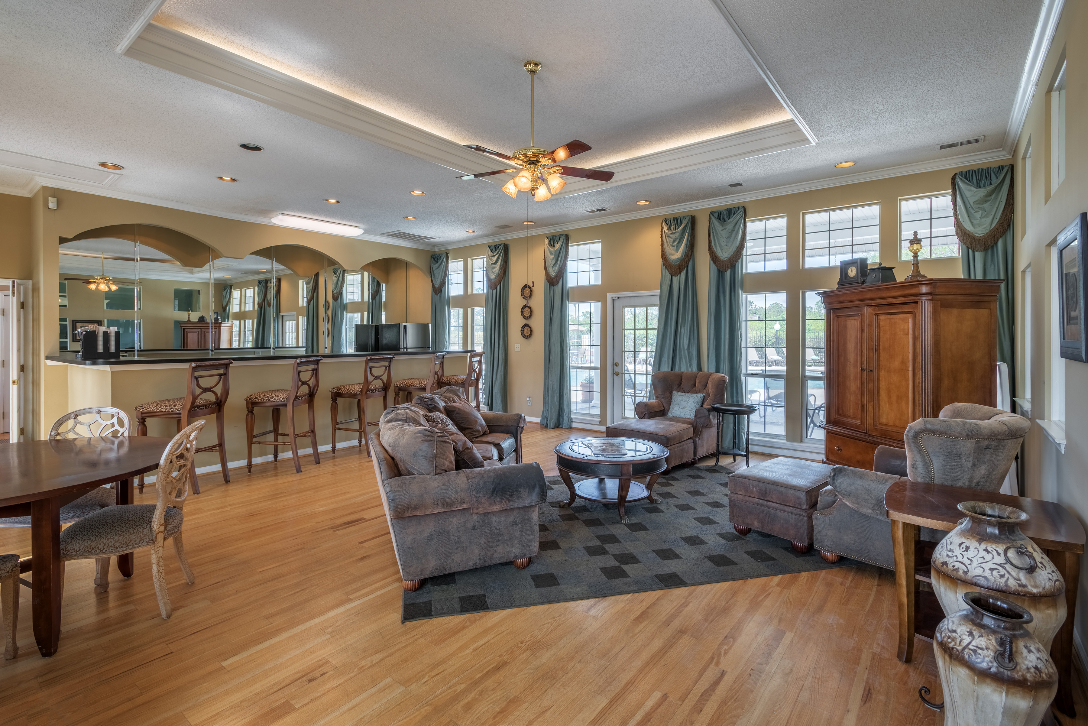 The Arbors at Windsor Lake The Multifamily Advisory Group at Cushman